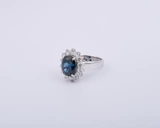 ทองขาว 18K แหวน — 2